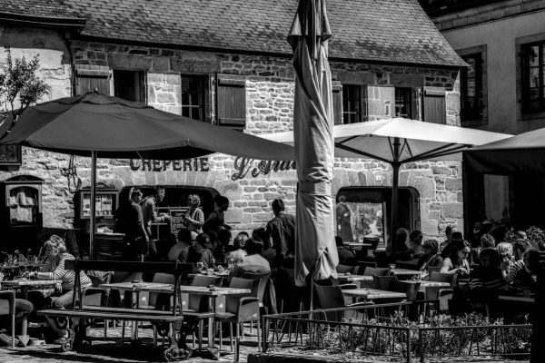 Les crêperies comme catalyseurs de rencontres culturelles dans les quartiers