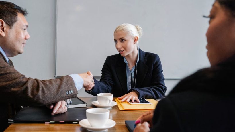 Gérer les conflits au bureau : 7 stratégies qui fonctionnent